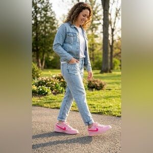 Nike women ' Pink Low-Top Sneakers